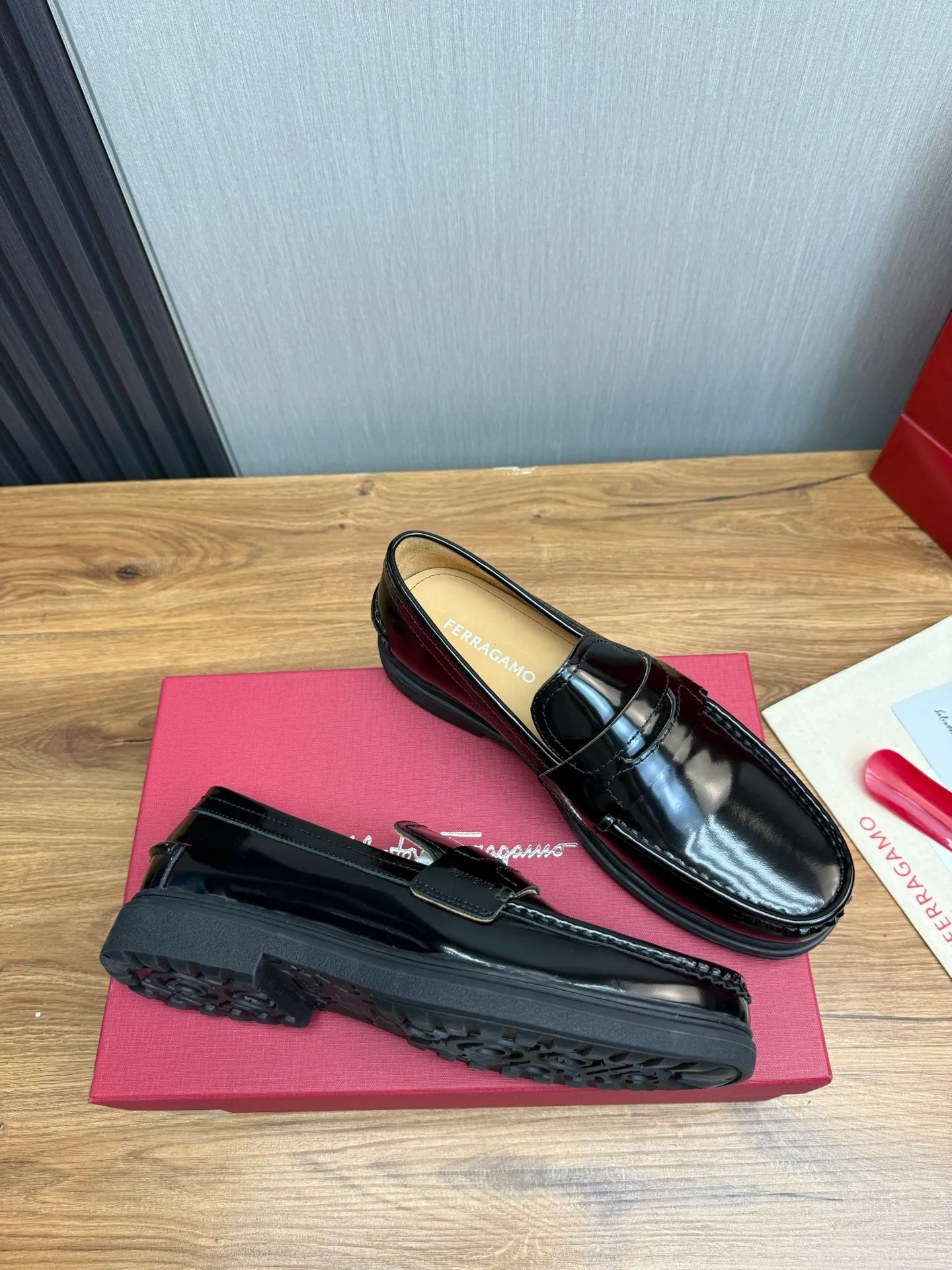 Men's shoes 💰800💰 Ferragamo. [Ferragamo] Men's Loaf leather shoes, the latest hot style, 1:1 original purchase quality, top quality, imported open-edge beaded cowhide leather on the upper, hand-made three-dimensional stitching highlights the round toe design, the inner feet are made of imported cowhide, with original wear-resistant rubber outsole, matching code 39-44, (38, 45 custom-made, non-refundable)